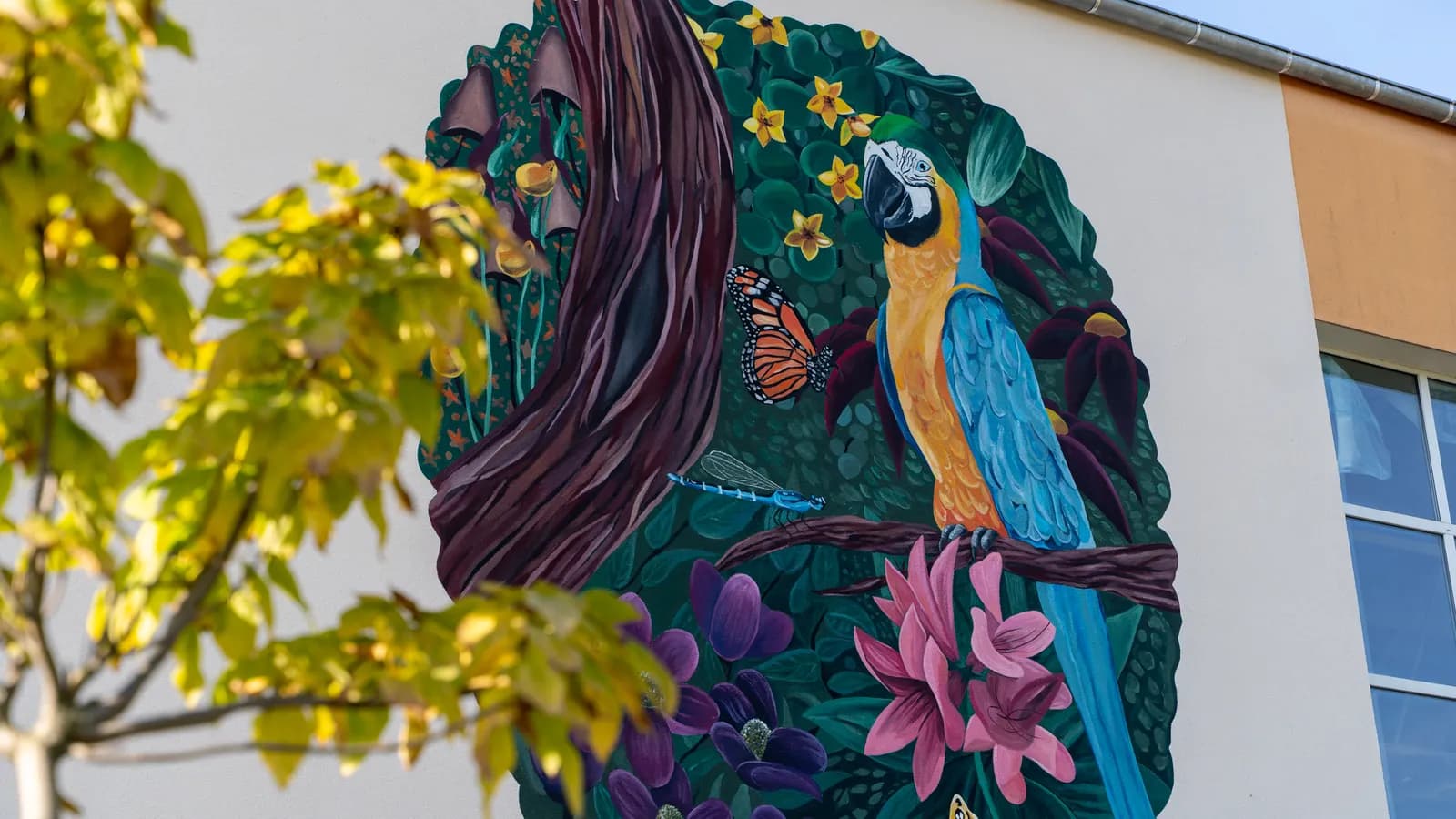 A new ecological mural has been unveiled in Września. “Open Mind” combines street art, environmental education and images of endangered species.