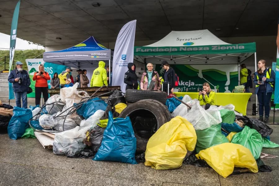 Poznań Rivers Send an SOS for Water as 508 Kg of Rubbish Is Collected