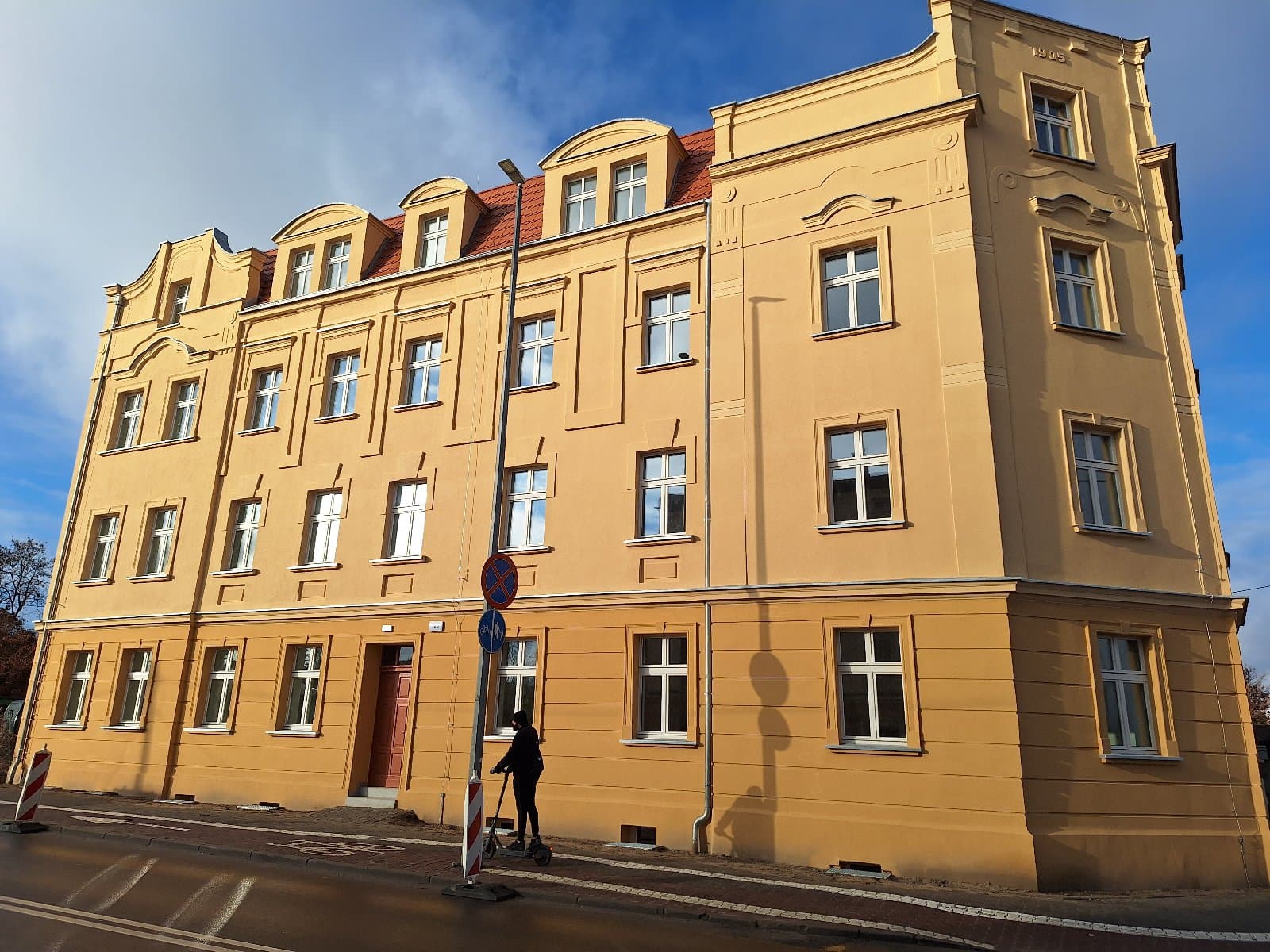 A Century-Old Gem at ul. Knapowskiego 30 Restored!